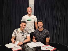 بينما محمد الشناوي حارس مرمى الفريق وقائده، فأكد خلال المؤتمر على أهمية مباراة الأهلي وبايرن ميونيخ المنتظرة غدا، وقال إن الفريق جاهز لمواجهة بطل أوروبا. Ø§Ù„Ø£Ù‡Ù„ÙŠ ÙŠÙ…Ø¯Ø¯ Ø¹Ù‚Ø¯ Ø§Ù„Ø´Ù†Ø§ÙˆÙŠ 5 Ø³Ù†ÙˆØ§Øª ÙˆØ³Ø¹Ø¯ Ø³Ù…ÙŠØ± 3 Ù…ÙˆØ§Ø³Ù… Ù…Ù‚Ø¨Ù„Ø© Ø¬Ø±ÙŠØ¯Ø© Ø§Ù„Ù…Ø§Ù„