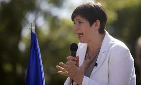 Maybe you would like to learn more about one of these? Dobrev Siro Hangon Ecseteli Milyen Rosszul Allnak A Magyarok Penzugyileg Az Mszp S Tutto Meg Vigan Nyaralgat A Tengerparton Pestisracok