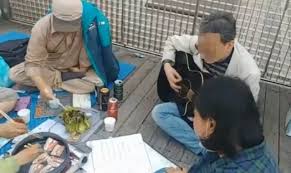 초등학교 3학년때인가 책상모서리나 우리집 쇼파 그런곳에 내 아래를 비비면. ì´ìž¬ìš© ì§' ì•žì—ì„œ ì‚¼ê²¹ì‚´ í­ì‹íˆ¬ìŸ ì˜ìƒì€ ì‚­ì œ ê²½í–¥ì‹ ë¬¸