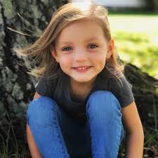 Here I am at Publix, grocery shopping. I use the electric shopping cart  because it's too much to walk all that time. Unfortunately, yesterday I  stood up without my cane and was