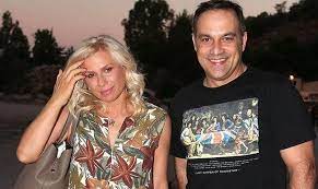 Η νέα φωτογραφία που φούντωσε τις φήμες! Odynhro Diazygio Gia Katerina Karabatoy Kratero Katsoylh Media Tv Athens Magazine