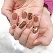 ogata haru on instagram 左右で長さが全然違いますが同一人物です 笑 ブロンズのホイルが可愛い nail nails nailart ネイル 湘南 平塚 平塚サロン ネイルサロン l4l テラスモール湘南 ららぽーと平塚 湘南life fashion お洒落