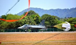A a report in indian daily business standard suggests that malaysian defence minister has asked new delhi to send a tejas fighter to the langkawi international malaysia is reportedly keen on buying around 30 light fighters. Spectacular Debut By Indian Lca Tejas Fighter Jet At Malaysian Airshow