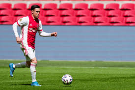 Voor gravenberch is het de eerste keer dat hij bij de selectie van oranje zit. Van Ryan Gravenberch Tot Noa Lang Dit Zijn De 30 Schakeltjes Achter Ajax 35ste Titel Foto Bd Nl