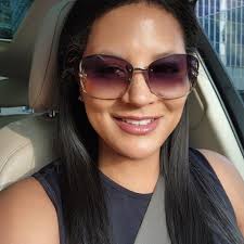 Just casually walking to the pier for Pilates and spotted a stingray  gliding by like……..Good Morning!