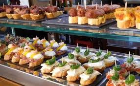 Duimpje omhoog als je zin hebt in de. Spanje Recepten De Spaanse Traditie Van De Tapas Tapas Recepten Tapa S Voedsel Ideeen