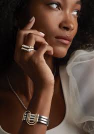 Discover The Larroudé's Jewelry Collection.