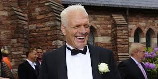 Frank andersson var en brottare i mellanvikt och en av sveriges genom tiderna främste. Frank Anderssons Chockromans Med Noppes Fru Stoppa Pressarna Kandisar Kandisnytt Hant Extra Se Hor Noje
