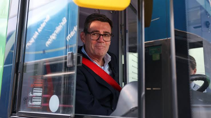 Andy Burnham says £2 bus fare cap 'will put money in people's pockets' |  ITV News