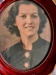 My beautiful daughter has surprised me with a custom piece of my favourite  photograph of my parents for mothers day (uk). Can't wait to start it