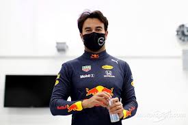 Looks like the links are messed up on mobile and are not opening the correct vid, they are working on pc. Red Bull Racing Compara A Checo Perez Con Tom Cruise