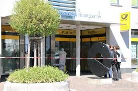Hier finden sie alle nachrichten der faz rund um das thema bankraub. Waldshut Nachbar Uber Bankuberfall Ich Sah Wie Polizisten Eine Mitarbeiterin In Sicherheit Brachten