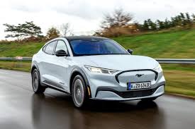 Maybe you would like to learn more about one of these? Ford Mustang Mach E Test Mit Mega Reichweite Gegen Tesla Speed Heads