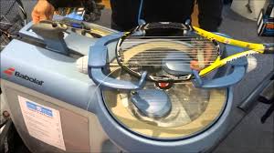 Chez tennis achat nous nous adressons à tous les joueurs qu'ils soient joueurs confirmés ou simplement un cordage pour une raquette vous suffit, vous trouverez des cordages en set de 12m. Sportsystem Corder Une Raquette De Tennis Youtube