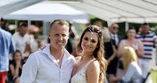 David is playing in a defender position. Dvojita Svatba Limberskeho Ocima Frantisky Cervena Karta Za Zenichovy Kalhoty