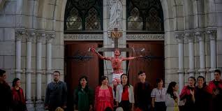 Di hari jumat tersebut merupakan peringatan penyaliban yesus kristus dan 2.saya mengucapkan jumat agung, jalan salib. Jumat Agung Adalah Hari Peringatan Umat Kristen Ketahui Tradisi Perayaannya Merdeka Com