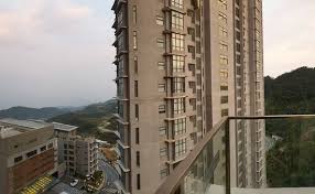 Bisa coba tempat ini nih, pemandangannya bagus, udaranya sejuk dan ada suttle bus ke genting resort. Window View Picture Of Gloria Residences Genting Highlands Tripadvisor