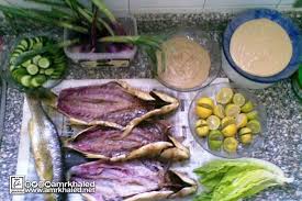 (transitive) to eat, to consume (food). Ø±Ø¤ÙŠØ©Ø§Ù†ÙŠ Ø§ÙƒÙ„ ComØ§Ù„ÙØ±ÙŠØ² Ø®Ù„Ø·Ø§Øª Ù„ØªØ³Ù…ÙŠÙ† Ø§Ù„ÙˆØ¬Ù‡ Ù…Ø¬Ø±Ø¨Ù‡Ø£Ùˆ Ø§ÙƒÙ„ ÙŠØ²ÙŠØ¯ Ø§Ù„ÙˆØ²Ù† Ø£Ùˆ Ù„ØªØ³Ù…ÙŠÙ† Ø§Ù„ÙŠØ¯ÙŠÙ† Ø£Ùˆ Ø®Ù„Ø·Ø© ØªØ³Ù…ÙŠÙ† Ø§Ù„Ø¬Ø³Ù… ÙÙŠ Ø§Ø³Ø¨ÙˆØ¹