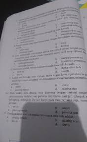 Bagian kepala yang tepat bersentuhan dengan bola dalam menyundul bola adalah. Tujuan Menggiring Bola Yaitu Cara Golden