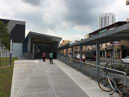The mrt pasar seni station (sbk16) in chinatown, is a rapidkl mass rapid transit stop on the sbk line that is fully integrated with the pasar seni lrt station, connected by a 65 metre paid area linkway. File Sbk Line Pasar Seni Entrance A 5 Jpg Wikipedia
