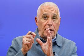 El Liceo 2 entrega firmas para llamarse «Profesor Miguel Banchero Noaín»