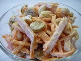 салат с фасолью и сухариками и корейской морковью и колбасой Ochen Bystryj Salat Iz Fasoli Konservirovannoj I Korejskoj Morkovi S Kirieshkami Suharikami Ili Mozhno Ego Nazvat Gosti Na Poroge Kore Recepty Morkov Salaty