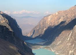 We found 2 dictionaries with english definitions that include the word v shaped valley: U Shaped Valleys