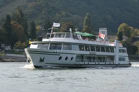 Wir bringen sie mitten hinein in dieses einzigartige landschaftsidyll. Rheinschifffahrt Mit Der Rheinschifffahrt Holzenbein Gmbh Rundfahrten Auf Dem Rhein Und Der Mosel Schifffahrt In Koblenz Am Deutschen Eck