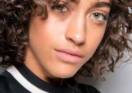Technique pour être sûr de réussir une coupe cheveux homme. Cheveux Boucles Toutes Les Coiffures Pour Cheveux Boucles Elle