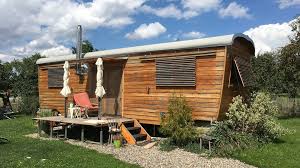 Interessant, dass ein haus, als container auf rädern in ordnung ist, auf dem boden jedoch. Wohngluck Im Miniformat Tiny Houses Und Ihre Bewohner Bayern 2 Radio Br De