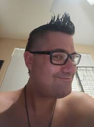 Hello, I'm Julio and something to know about me is I'm single love to stay  busy or productive love talking and having good conversations and making  things happen, stay happy and laugh,