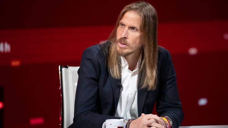 Pablo Fernández (Podemos) cree que "es un error del Gobierno atar la  política internacional a la monarquía"