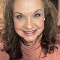 Kelly Warnock's Instagram, Twitter & Facebook