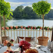 Unser take away angebot sail away behalten wir bei und bringen ihnen nun ebenfalls 7 tage die woche das. Feiern Am See Bild Von Seehaus Im Englischen Garten Munchen Tripadvisor