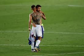 L'esterno d'attacco resterà al sassuolo e non vestirà la maglia del napoli, che lo stava corteggiando dal rifiuto di verdi del politano al napoli non è una possibilità. Fcbarcelonafl On Twitter Messi And Napoli Player Matteo Politano Exchanged Shirts After The Game Barcanapoli