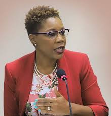 Karen Pons's Instagram, Twitter & Facebook