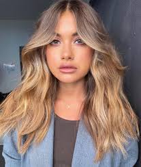 25 Slimming Hairstyles For Round Faces 2020 Ultimate Hair Guide In 2020 Haircuts For Wavy Hair Bangs With Medium Hair Long Hair Styles