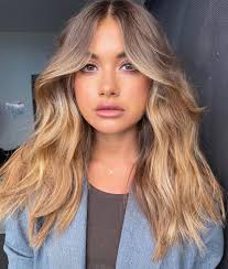Place a roller under each side of your bangs. 25 Slimming Hairstyles For Round Faces 2021 Ultimate Hair Guide Haircuts For Wavy Hair Hair Styles Bangs With Medium Hair