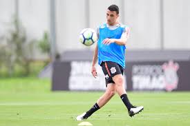 Danilo avelar fm21 reviews and screenshots with his fm2021 attributes, current ability, potential. Danilo Avelar Voltara A Ser Titular Do Corinthians Apos Classico Gazeta Esportiva