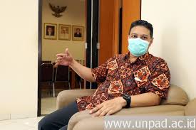 Archive unpad memiliki makna tersendiri bagi siapapun yang pernah mengukir cerita almamater ciptaan: Ini Mekanisme Pembagian Jas Almamater Unpad Universitas Padjadjaran