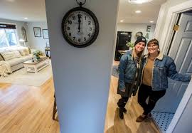 Candice and her clever cast of characters team up to redesign spaces that are sophisticated and stylish. Twin Sisters Do Makeover Magic To Local Homes In Hgtv Series Seattle Weekly