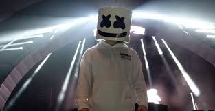 On march 3, 2015, the musician posted his first song wavez on his page on soundcloud. Marshmello Christopher Comstock Biography Facts Childhood Family Life Of Dj Dance Music Producer