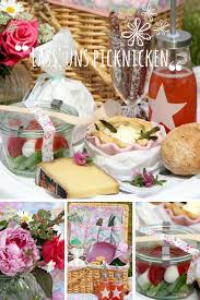 Mit den richtigen picknick ideen können sie nette stunden zu zweit oder im kreise ihrer familie was wären die besten picknick ideen ohne das richtige plätzchen, dem richtigen essen und guter. Unser Picknick Im Grunen Das Ist Fein Tischlein Deck Dich Picknick Ideen Picknick Essen Essen