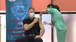 Acesta a adăugat că primele doze din vaccinul celor de la moderna vor ajunge în românia miercuri. MuÈ™chii Lui Klaus Iohannis Viral In Social Media Fizicul PreÈ™edintelui ReclamÄƒ Pentru Vaccinul Anti Covid Dar È™i Pentru Fitness Digi24