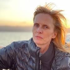 Diane Kemp's Instagram, Twitter & Facebook