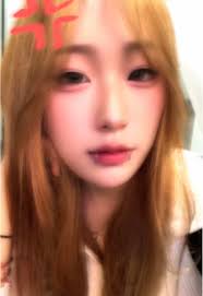 눈밑에 피어싱 있는 틱톡커