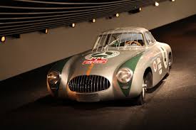 Zo zagen we een tijdje geleden al de 300sl panamamericana replica, een soort van gemoderniseerde versie, retro met een modern jasje. 300sl Endurance Nostalgia