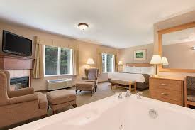 Choose from among our hotels with a jacuzzi in the room. Hotel Rooms Suites In Thunder Bay Days Inn Suites Thunder Bay