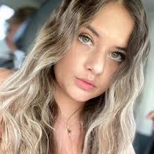 Kari Mathis's Instagram, Twitter & Facebook