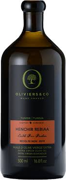 Excellence Purity And Love Characterize This Oil Its Exquisite Taste Conveys The History Of A Family Of Fa In 2020 Branding Design Packaging Olive Oil Whiskey Bottle